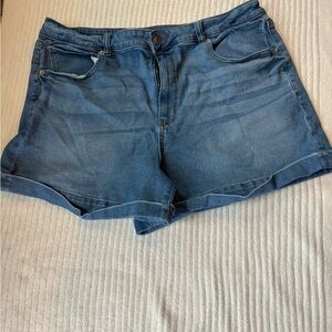 American Eagle Mom Jean shorts!